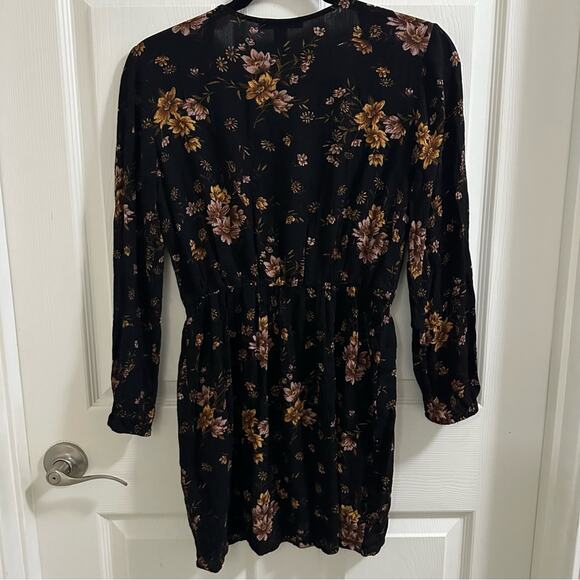 Forever 21 Long Sleeve Floral Wrap Dress Women’s size Medium Black and Yellow - Picture 7 of 8